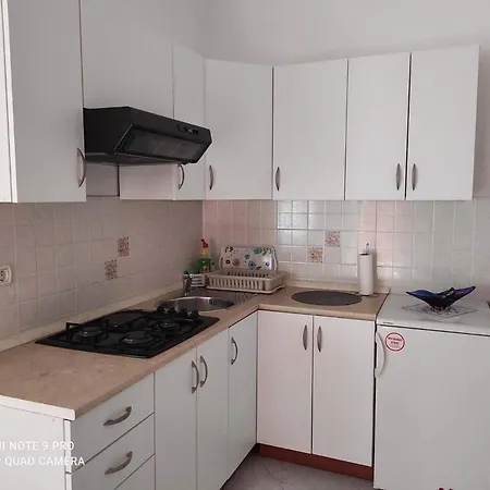 With A Parking Space Sosi, - 15967 * אומאג
